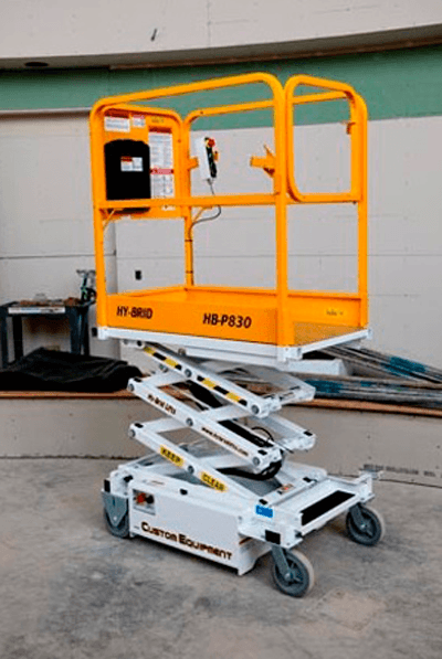 Plataforma elevatória articulada HB P830 com lança estendida
