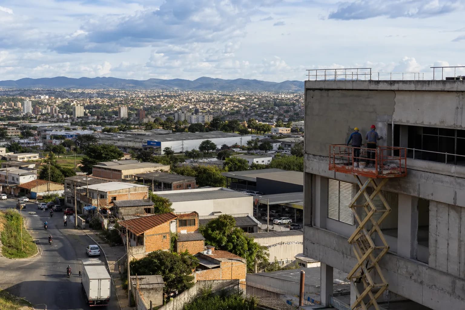 Obra urbana com plataforma elevatória em Ribeirão das Neves
